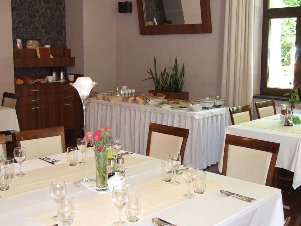 Willa Strzelnica Hotell Kościerzyna Exteriör bild