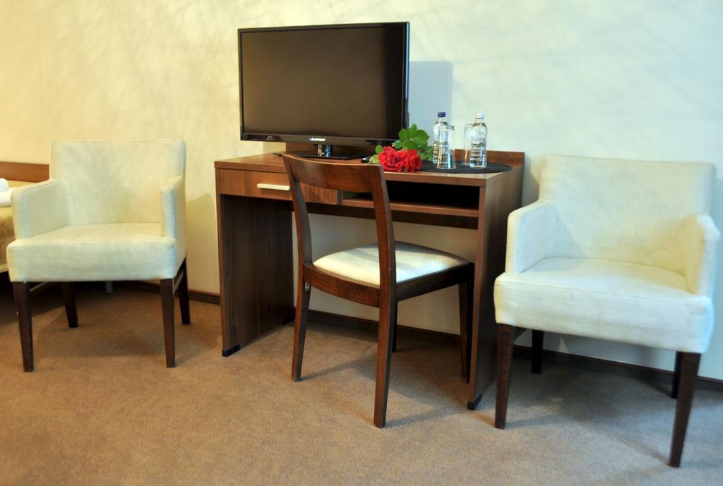 Willa Strzelnica Hotell Kościerzyna Rum bild